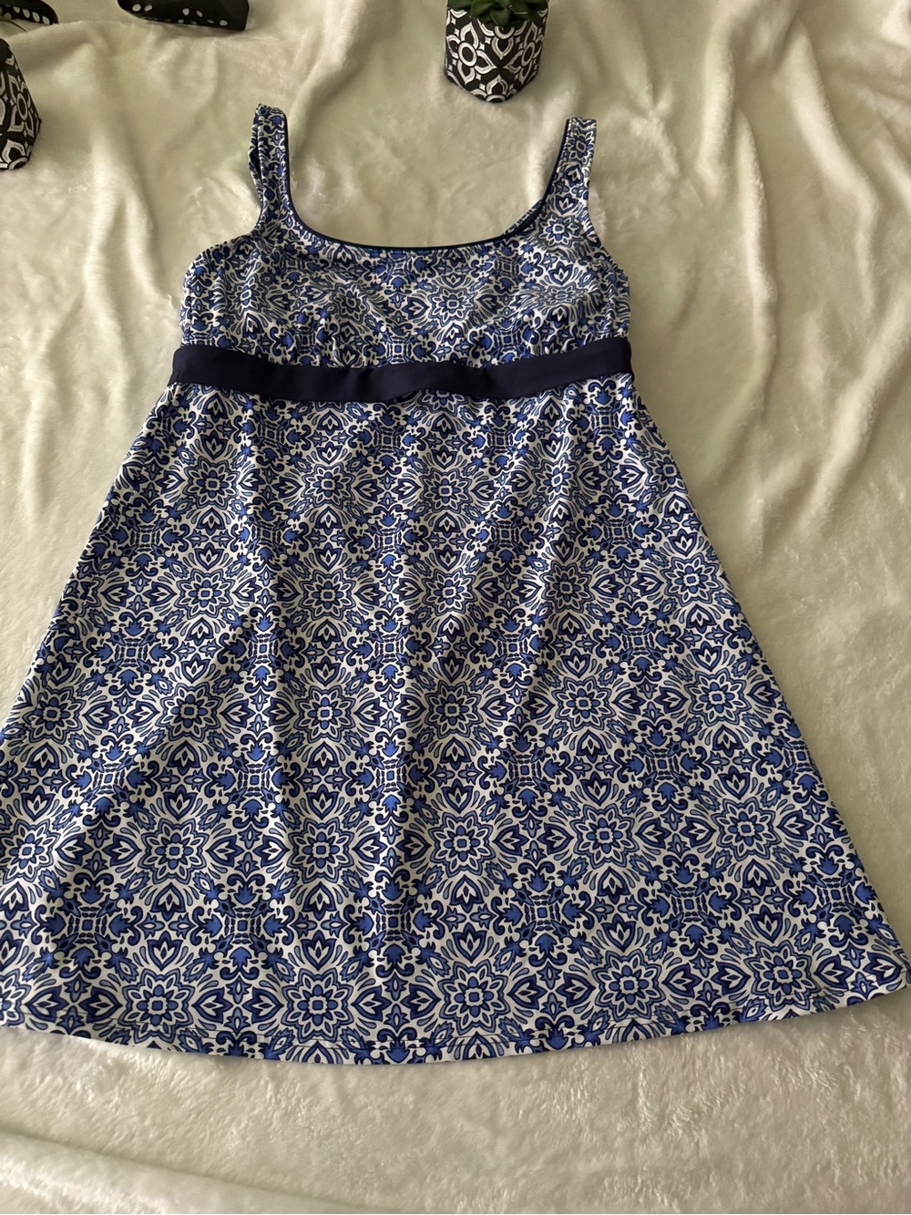 Lands’ End Blue White Mosaic Dress Tankini Swim Top Size 10 (top only)